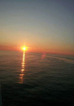 バルト海からの朝陽